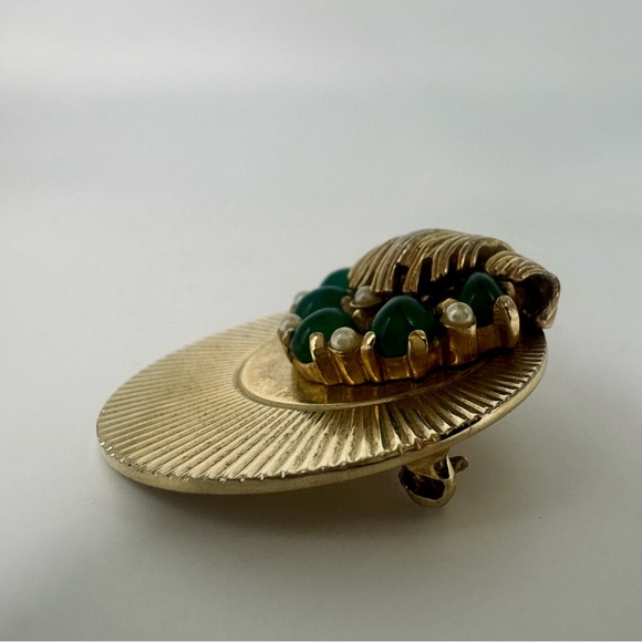 Vintage Signed BOUCHER Designer Circle Gold w Emerald & Pearl Pin Brooch - Picture 7 of 9